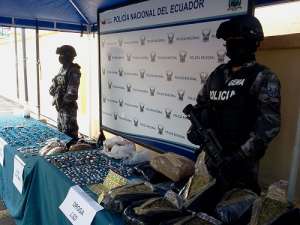  Agentes Antinarc&oacute;ticos presentaron el alcaloide decomisado en Quito. Foto: Gabriela Castillo / El Tel&eacute;grafo 