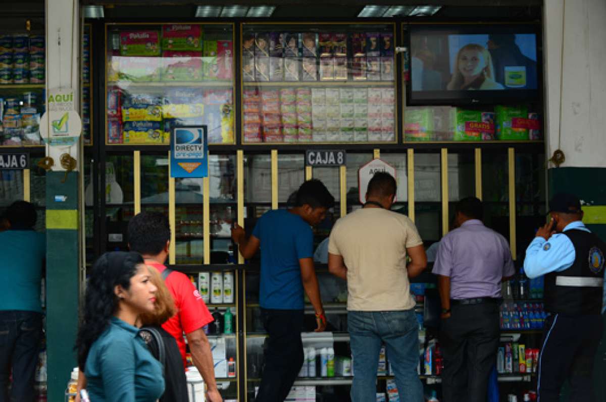 El Ministerio de Salud emiti&oacute; el jueves una lista con el precio techo para 1.794 medicinas b&aacute;sicas. Foto: William Orellana / El Tel&eacute;grafo.