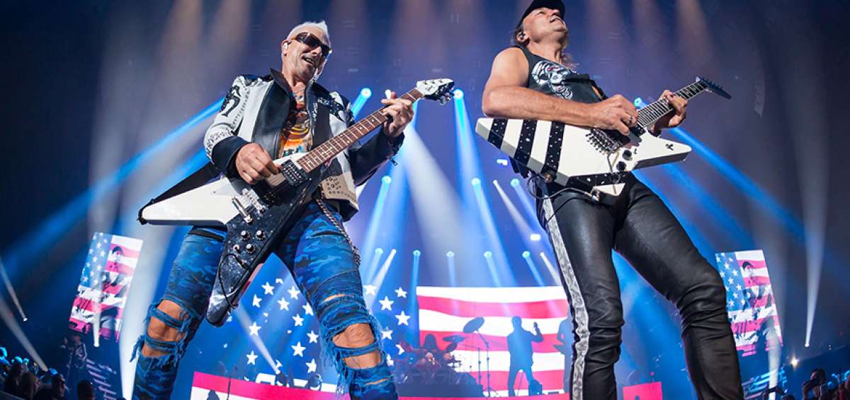 Los guitarristas Rudolf Schenker y Matthias Jabs, compositores de temas ic&oacute;nicos del heavy metal como &ldquo;Rock you like a hurricane&rdquo;.