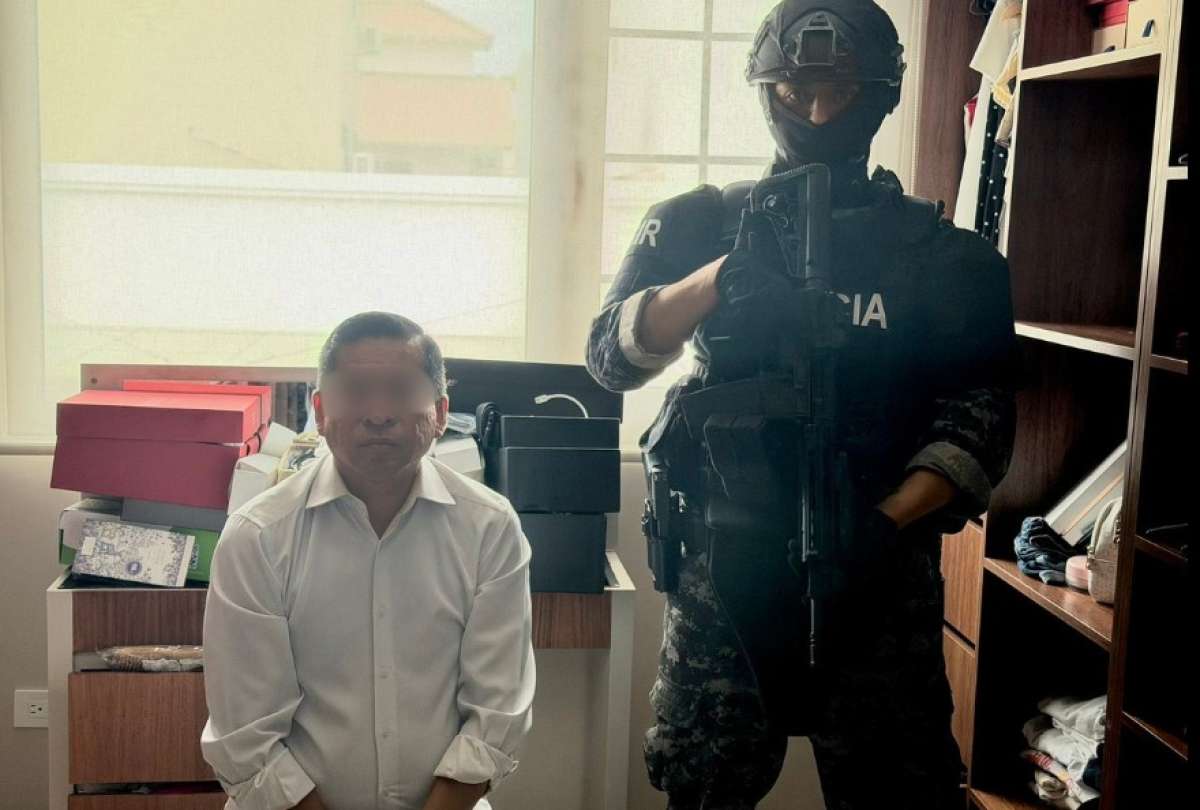 El alcalde de Machala, Dar&iacute;o M., fue detenido junto a dos personas m&aacute;s durante un operativo por una investigaci&oacute;n de presunto enriquecimiento il&iacute;cito.