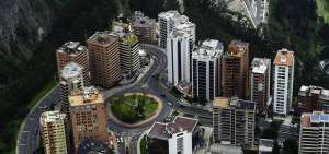 La capital de la Rep&uacute;blica tiene postales desconocidas. En la foto superior destaca el sector de la avenida Gonz&aacute;lez Su&aacute;rez, con el redondel Winston Churchill en primer plano.