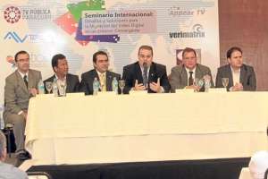 El director de ELTEL&Eacute;GRAFO, Orlando P&eacute;rez, particip&oacute; en una de las mesas de discusi&oacute;n del V Foro Internacional de Medios P&uacute;blicos. Foto: Cortes&iacute;a