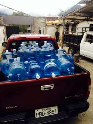 Los botellones de agua fueron decomisados para su destrucci&oacute;n total. Foto: Cortes&iacute;a Pol&iacute;cia Nacional