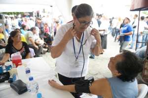 Adem&aacute;s de mejorar la alimentaci&oacute;n o ejercitarse m&aacute;s, los m&eacute;dicos recomiendan chequearse la presi&oacute;n de forma regular para prevenir los ataques cardiacos. Archivo