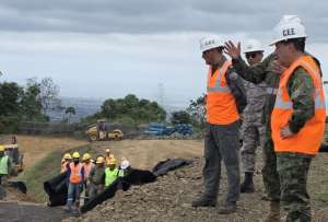 Altos mandos militares supervisan avance de obra para instalar radar en Montecristi