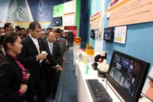 China alberga un parque tecnol&oacute;gico con 200 empresas. El presidente Correa visit&oacute; la sede en enero de 2015. Foto: Flickr de la Presidencia