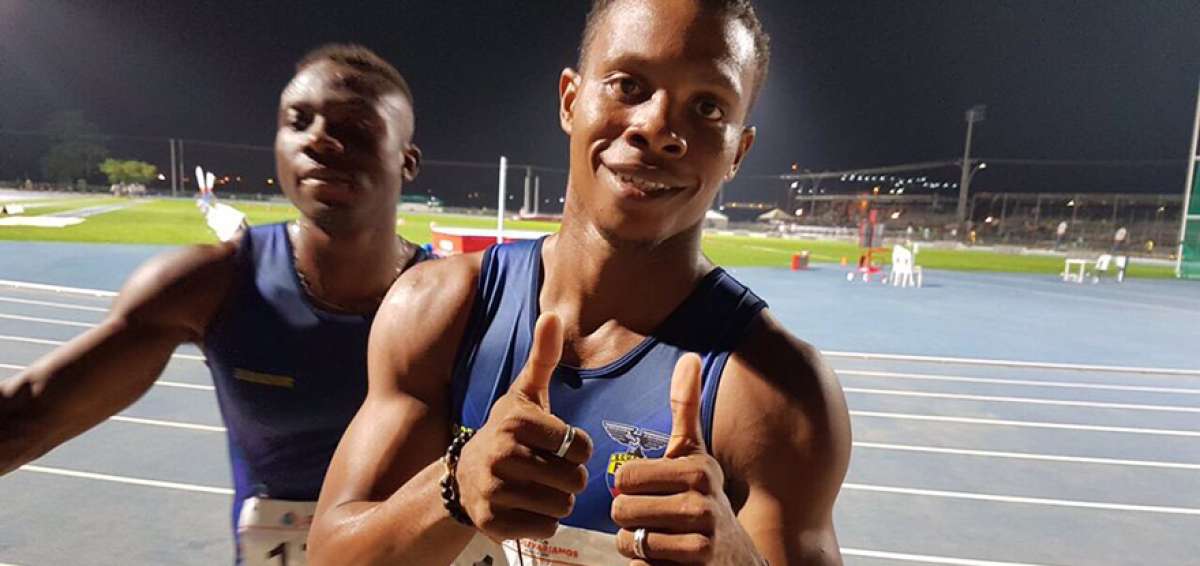 El ecuatoriano &Aacute;lex Qui&ntilde;&oacute;nez (c) compiti&oacute; por primera vez en una carrera de 400 metros planos en los que consigui&oacute; el segundo lugar e implant&oacute; un nuevo registro nacional de 46s28c, con lo que super&oacute; el anterior que data de 1997.