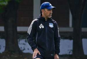 Emelec tendr&aacute; nuevo entrenador.