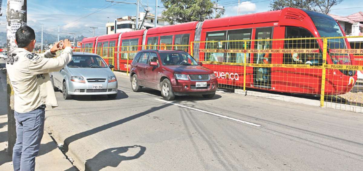 El transporte p&uacute;blico se ha modernizado en Cuenca. El tranv&iacute;a comenzar&aacute; a funcionar el pr&oacute;ximo a&ntilde;o y tiene un costo de $232 milllones. Fotos: Fernando Machado / El Tel&eacute;grafo