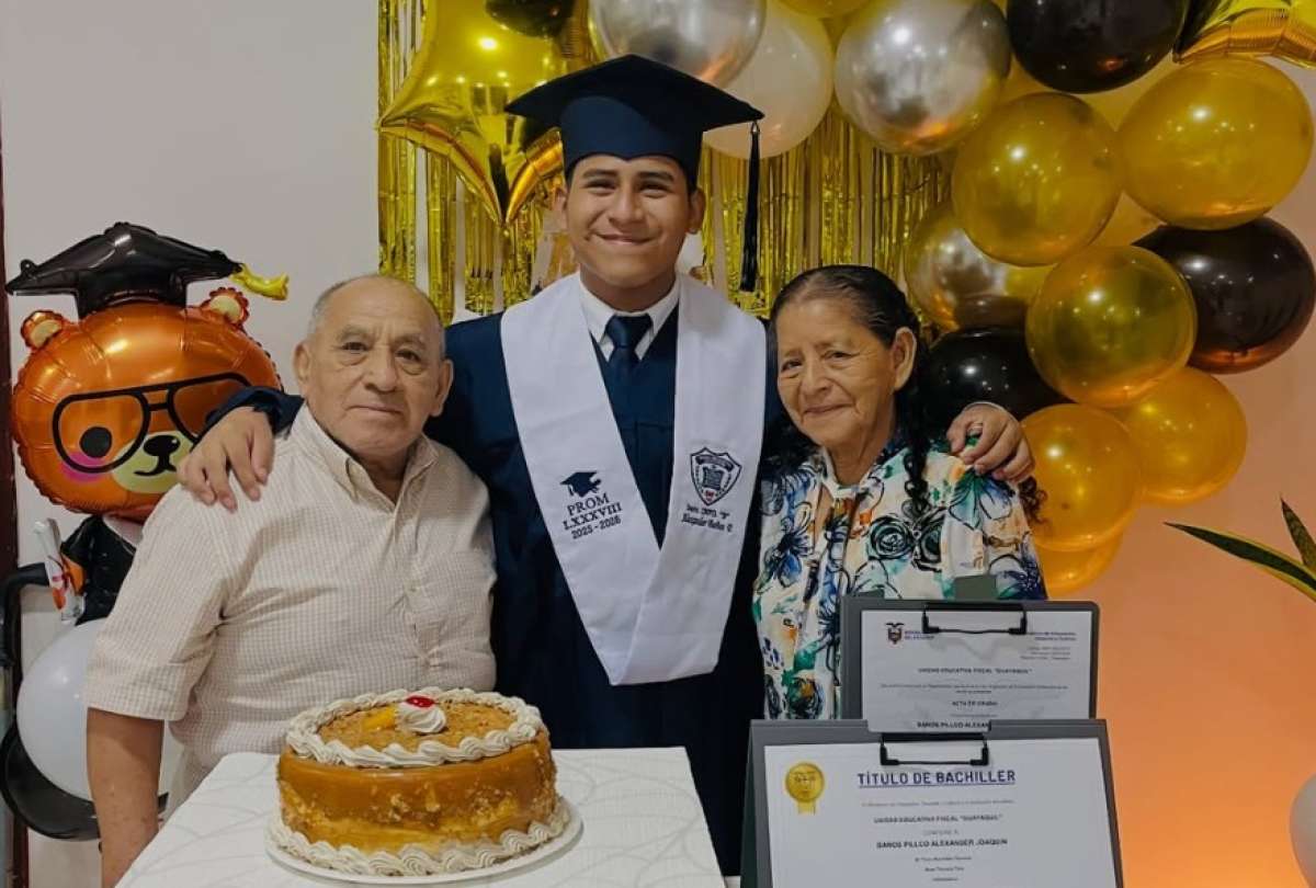  Joaqu&iacute;n Ba&ntilde;os, guayaquile&ntilde;o de 17 a&ntilde;os, pide ayuda para una cirug&iacute;a previo a cumplir con su beca en Singapur.