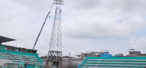 Desmontan por seguridad torres y luminarias del estadio Folke Anderson