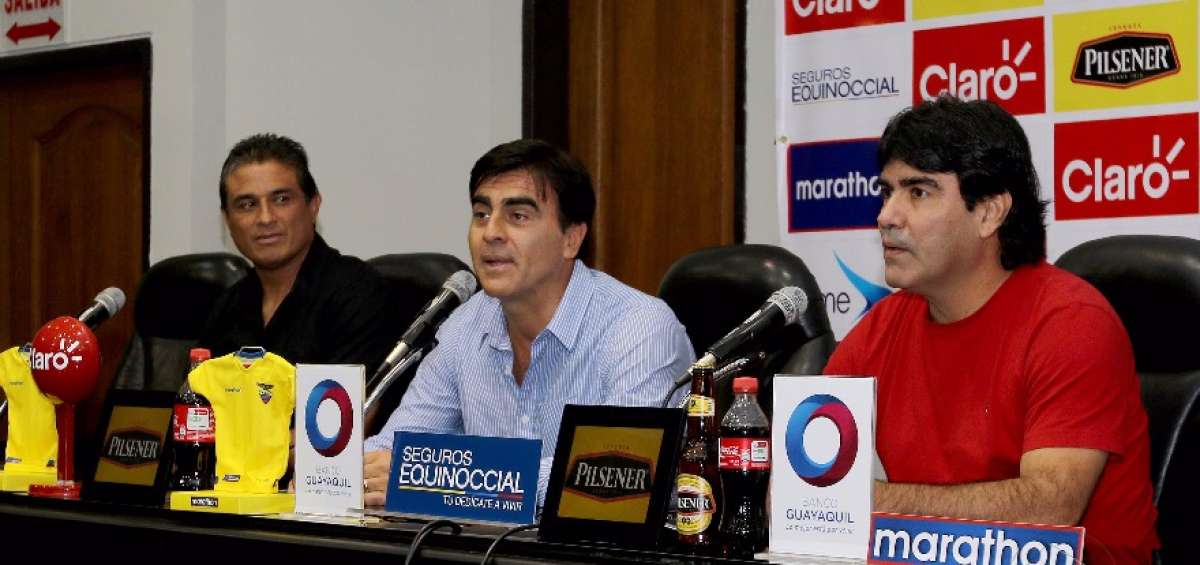 Gustavo Quinteros (cen.) realiz&oacute; petici&oacute;n a los clubes con la intenci&oacute;n de efectuar microciclos con la selecci&oacute;n.