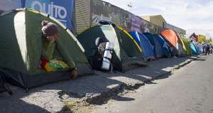 La fe les motiva a acampar desde el domingo en el Bicentenario en Quito  (video)