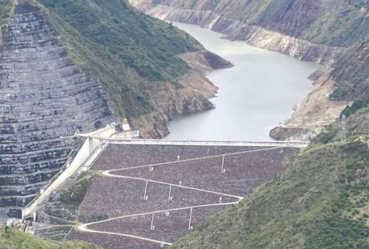 Seg&uacute;n la ministra Manzano, el embalse de Mazar registra m&aacute;s del 85 % de su capacidad energ&eacute;tica almacenada.