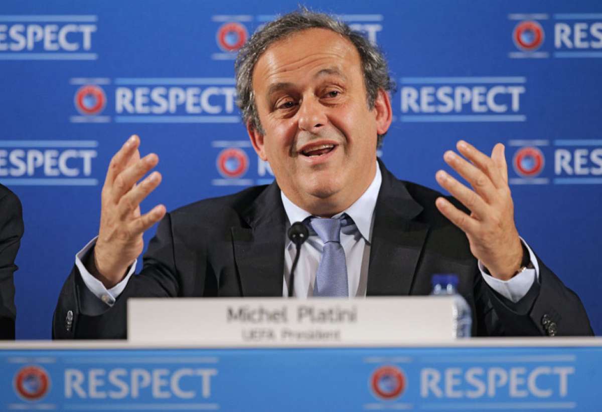 Platini y la UEFA est&aacute;n a la espera de acontecimientos en la FIFA