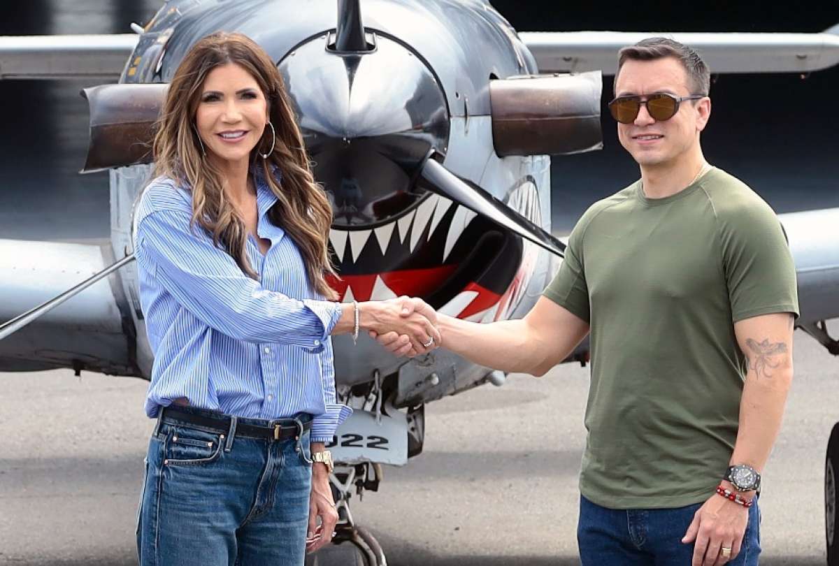 Kristi Noem, secretaria de Seguridad de Estados Unidos, junto al presidente Daniel Noboa. 