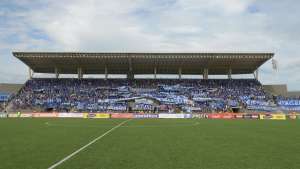 Hinchas de Emelec no dejaron de alentar a su equipo durante el partido. Foto: Jos&eacute; Mor&aacute;n / El Tel&eacute;grafo.