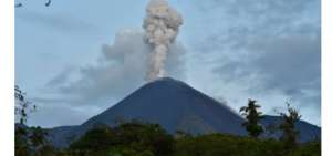 Ceniza del Reventador cae en el sector de San Rafael