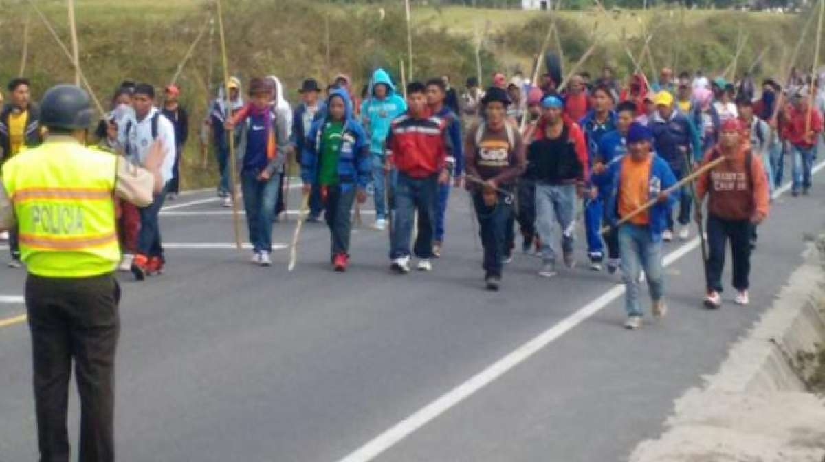 El ECU 911 provincial report&oacute; en Twitter que la v&iacute;a Cotacachi-Pinsaqu&iacute; se halla interrumpida. Foto: Polic&iacute;a Nacional 