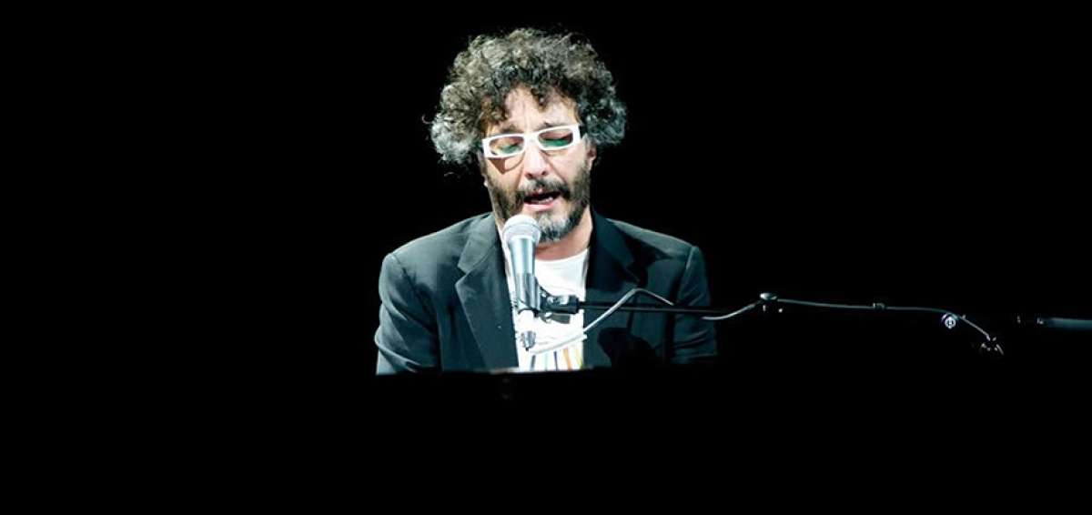 El artista, oriundo de Rosario, har&aacute; un repaso de su trayectoria acompa&ntilde;ado solo por su piano en el escenario.    