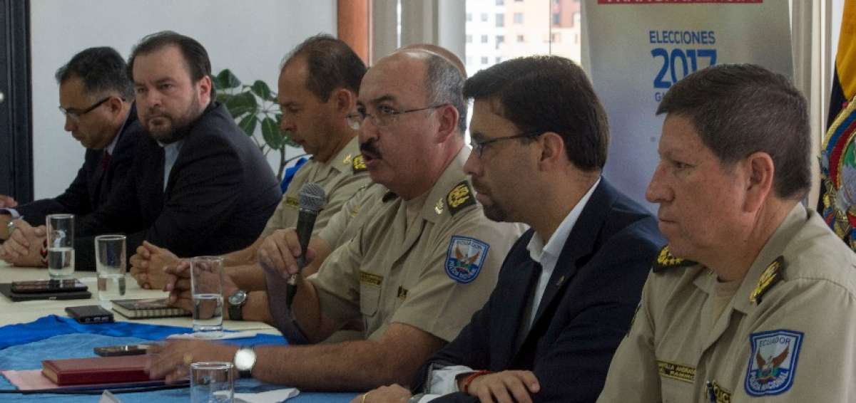 El titular del CNE se reuni&oacute; ayer con el Jefe de Estado Mayor de la Polic&iacute;a, directores nacionales y jefes de zona.