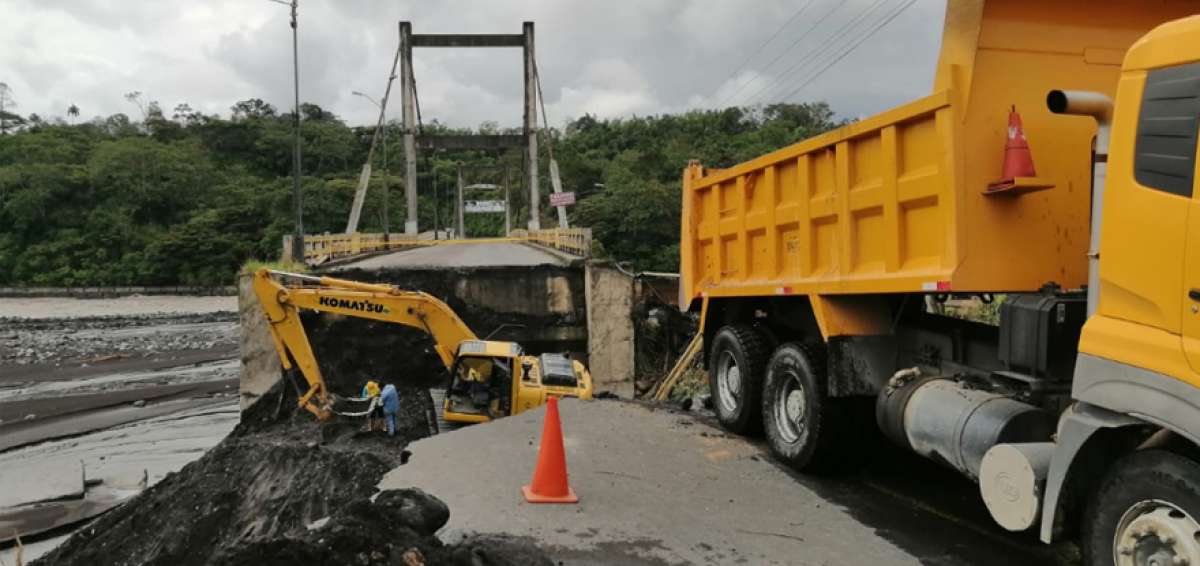 Personal del cabildo de Morona, Prefectura y Ministerio de Transporte y Obras P&uacute;blicas trabaja en la reparaci&oacute;n.