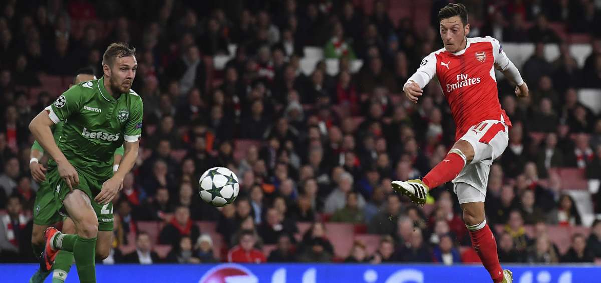 Arsenal arrolla al Ludogorets con triplete de Ozil y genialidad de Alexis S&aacute;nchez