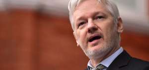 Julian Assange (foto) junto a otros 8 miembros asesores fundaron el portal WikiLeaks en 2006.   