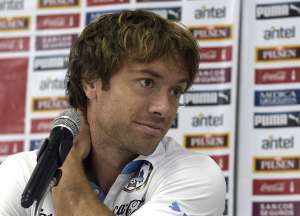 Diego Lugano se enoj&oacute; por la especulaci&oacute;n de la prensa sobre su lesi&oacute;n. Foto: AFP