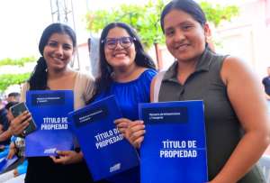 El Gobierno entreg&oacute; 200 t&iacute;tulos de propiedad