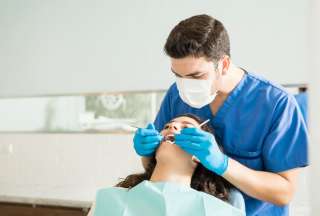 Una familia checa realizaba operaciones y extracciones dentales sin contar con formación profesional ni licencia médica,