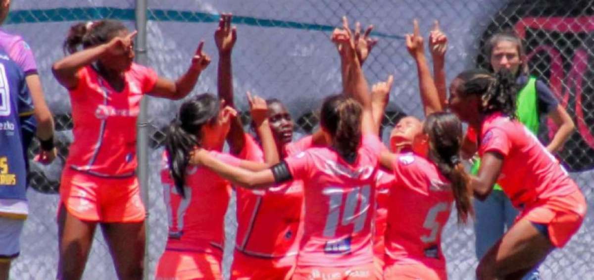DT de &Ntilde;a&ntilde;as: ''Las chicas est&aacute;n preparadas y quieren hacer historia''