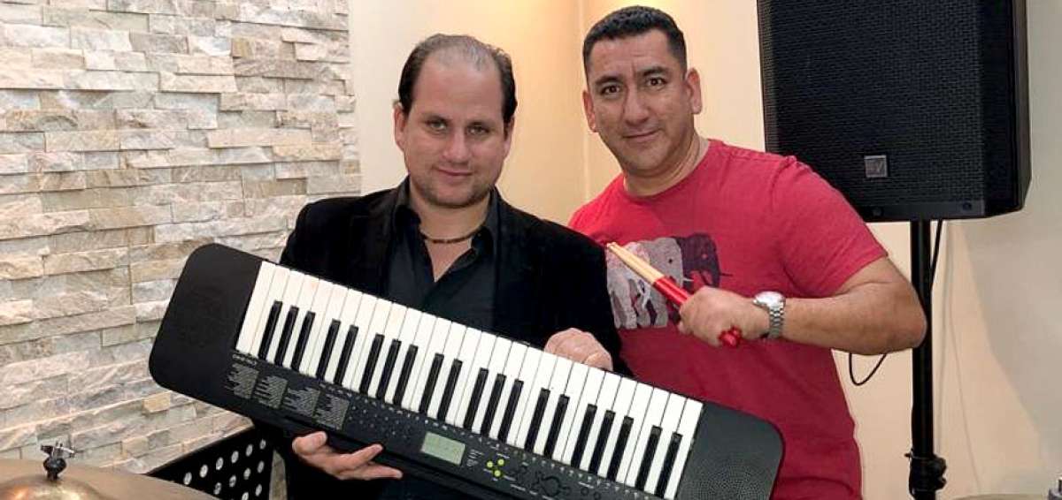 Roy Maruri (izquierda) junto a Favio Govea.