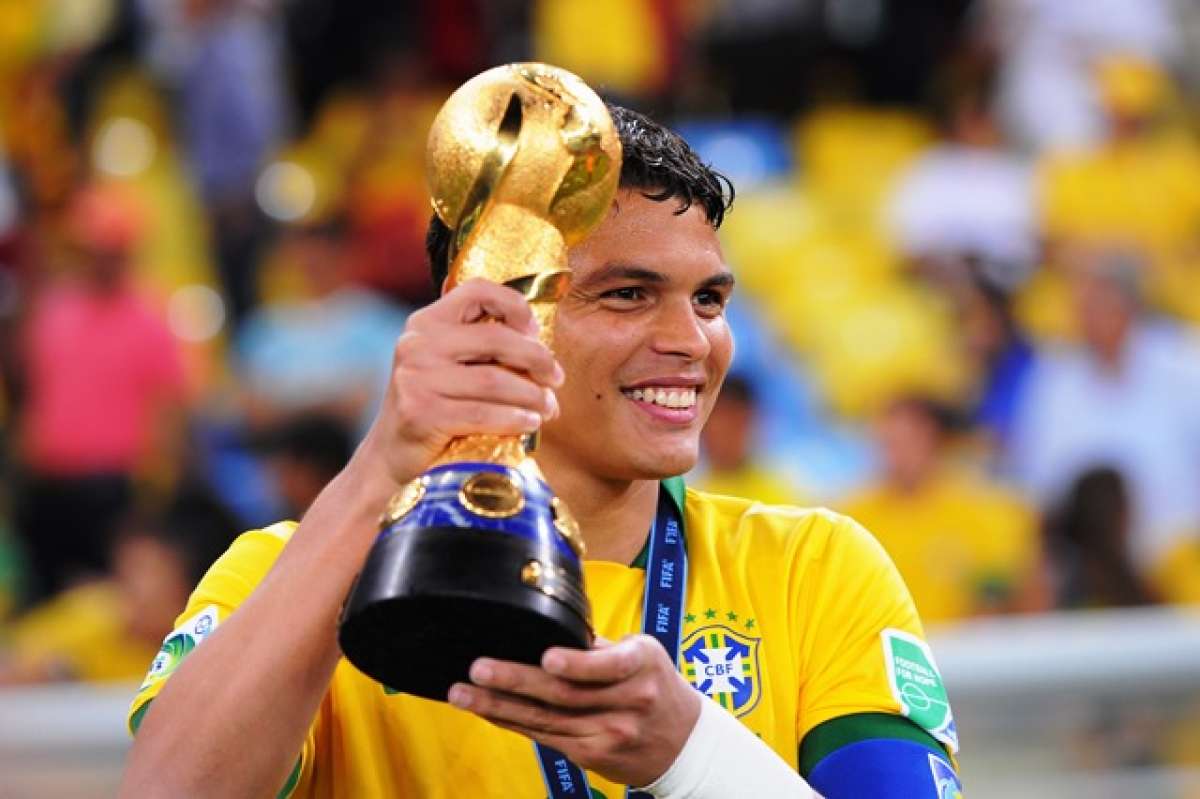 Silva ya levant&oacute; la Copa Confederaciones de 2013 que se jug&oacute; en Brasil. En la final los locales golearon 3-0 a Espa&ntilde;a, campeona del mundo.