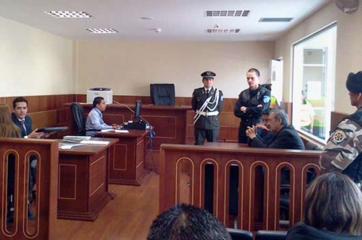 En la audiencia de vinculaci&oacute;n se dict&oacute; prisi&oacute;n preventiva contra el uniformado M.B. Foto: Gabriela Castillo.
