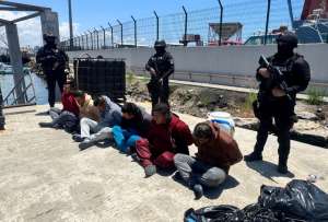 John Reimberg, ministro del Interior, se refiri&oacute; al toque de queda en cuatro provincias. (en la foto: un operativo donde se interceptaron tres lanchas r&aacute;pidas).