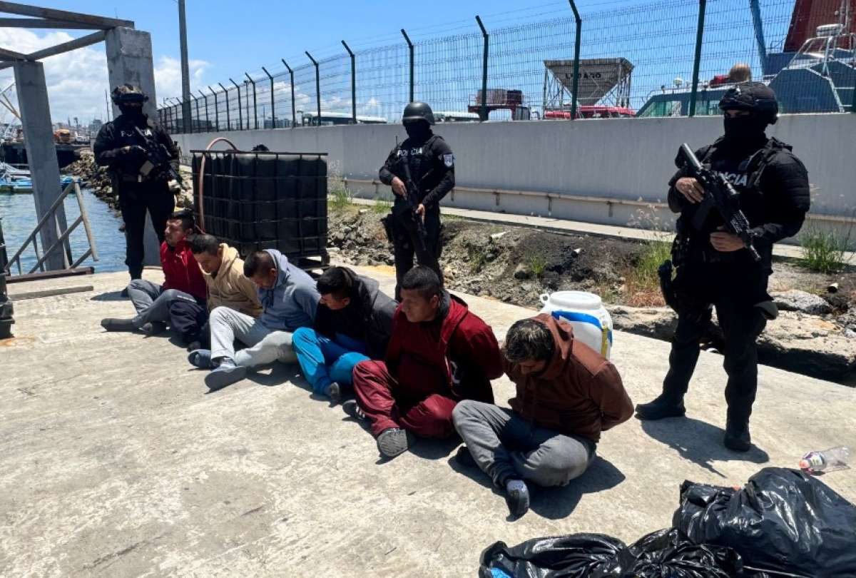 John Reimberg, ministro del Interior, se refiri&oacute; al toque de queda en cuatro provincias. (en la foto: un operativo donde se interceptaron tres lanchas r&aacute;pidas).