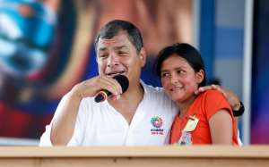 Con una carta la peque&ntilde;a Yiza logr&oacute; en octubre pasado el indulto para su padre, Fabio Guzm&aacute;n, sentenciado a 5 a&ntilde;os de prisi&oacute;n por contrabando de combustible. Foto: Cortes&iacute;a/ Presidencia de la Rep&uacute;blica