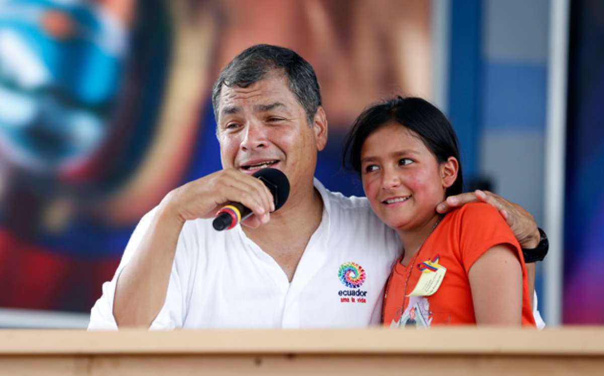 Con una carta la peque&ntilde;a Yiza logr&oacute; en octubre pasado el indulto para su padre, Fabio Guzm&aacute;n, sentenciado a 5 a&ntilde;os de prisi&oacute;n por contrabando de combustible. Foto: Cortes&iacute;a/ Presidencia de la Rep&uacute;blica