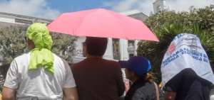 El organismo recomienda tomar precauci&oacute;n para protegerse del sol.