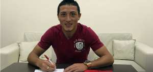 El jugador ecuatoriano estar&aacute; por 18 meses en el club argentino.