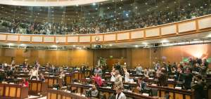 Profesores retirados entre el 2008 y el 2010 llegaron desde distintas provincias a la Asamblea para escuchar la resoluci&oacute;n sobre el pago de sus jubilaciones.