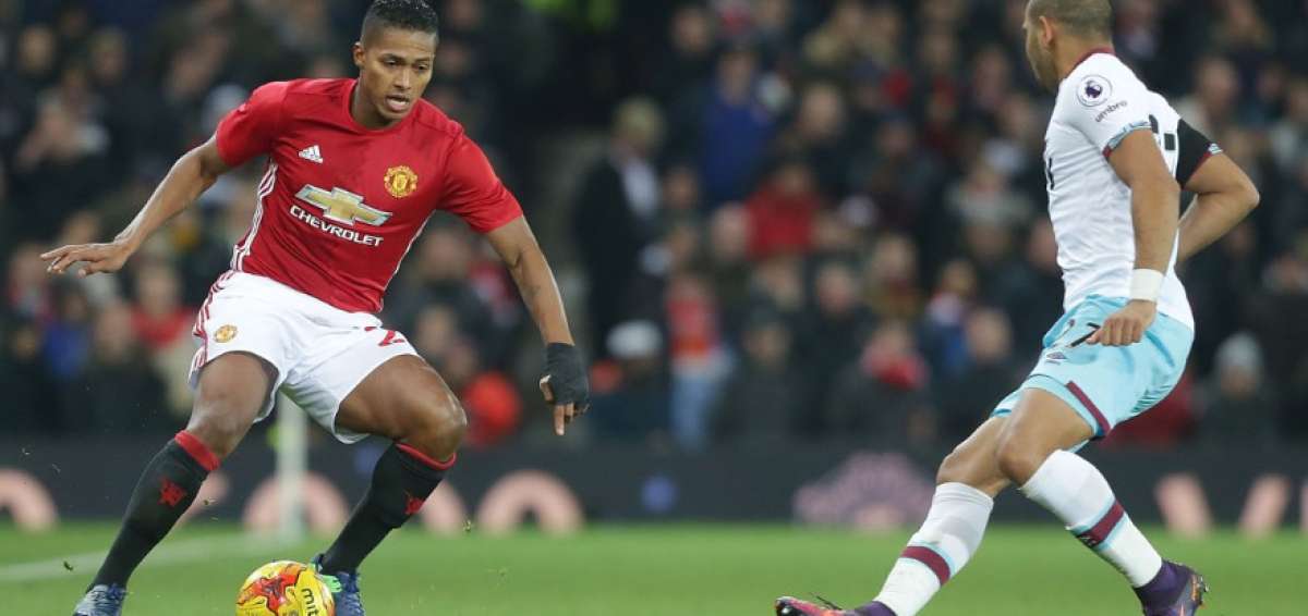 &lsquo;To&ntilde;o&rsquo; Valencia jug&oacute; un buen partido. Particip&oacute; en dos de los goles del Manchester United. 