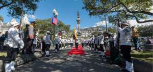 La conmemoraci&oacute;n de los 210 a&ntilde;os del Primer Grito de Independencia en Am&eacute;rica arranc&oacute; oficialmente este jueves con la colocaci&oacute;n de ofrendas florales al pie de la columna que conmemora la gesta libertaria, en el centro de Quito.