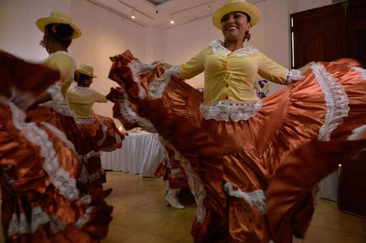 Diversas actividades se llevan a cabo en Manta por el mes del Arte y la Cultura. La danza forma parte de la esencia de los manabitas y es resaltada en este evento. Foto: Rodolfo P&aacute;rraga / El Tel&eacute;grafo