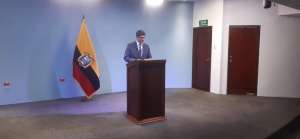 El canciller de Ecuador, Jos&eacute; Valencia, durante una rueda de prensa. 