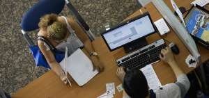 El acuerdo ministerial norma la optimizaci&oacute;n de gastos de personal bajo contratos de servicios ocasionales y elimina partidas vacantes.