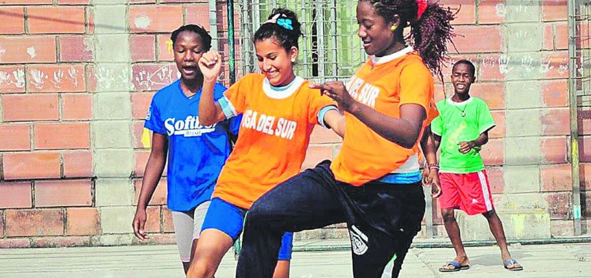 Aunque hace muchos a&ntilde;os  las mujeres poco se dedicaban a la pr&aacute;ctica de esta actividad, ahora existen equipos y campeonatos para f&eacute;minas.