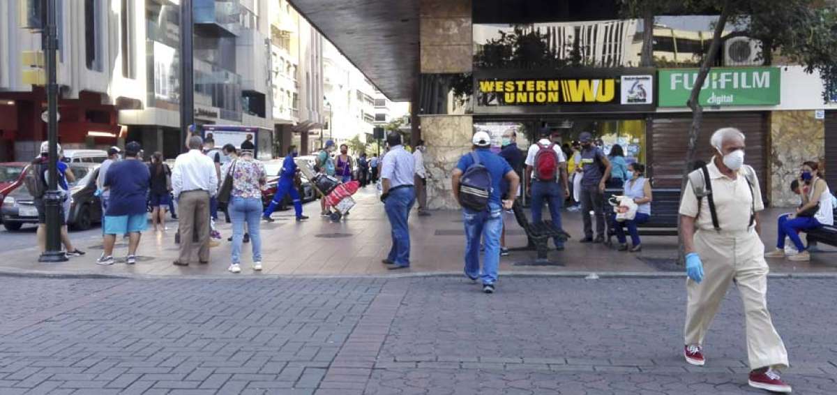 El cambio de sem&aacute;foro aten&uacute;a las restricciones de movilidad, pero no las elimina totalmente.