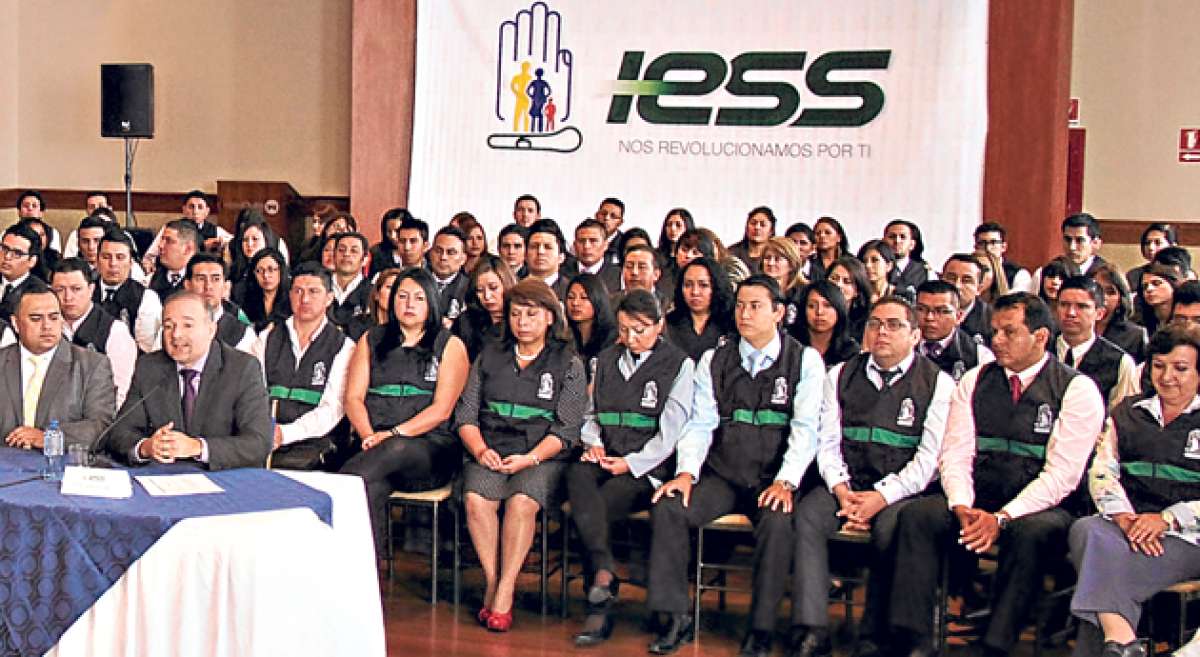 Hoy inicia el trabajo en terreno del proyecto &ldquo;IESS Servicios Dignos&rdquo;. Richard Espinosa inform&oacute; que todos los funcionarios cuentan con t&iacute;tulo de tercer nivel. Foto: Cortes&iacute;a